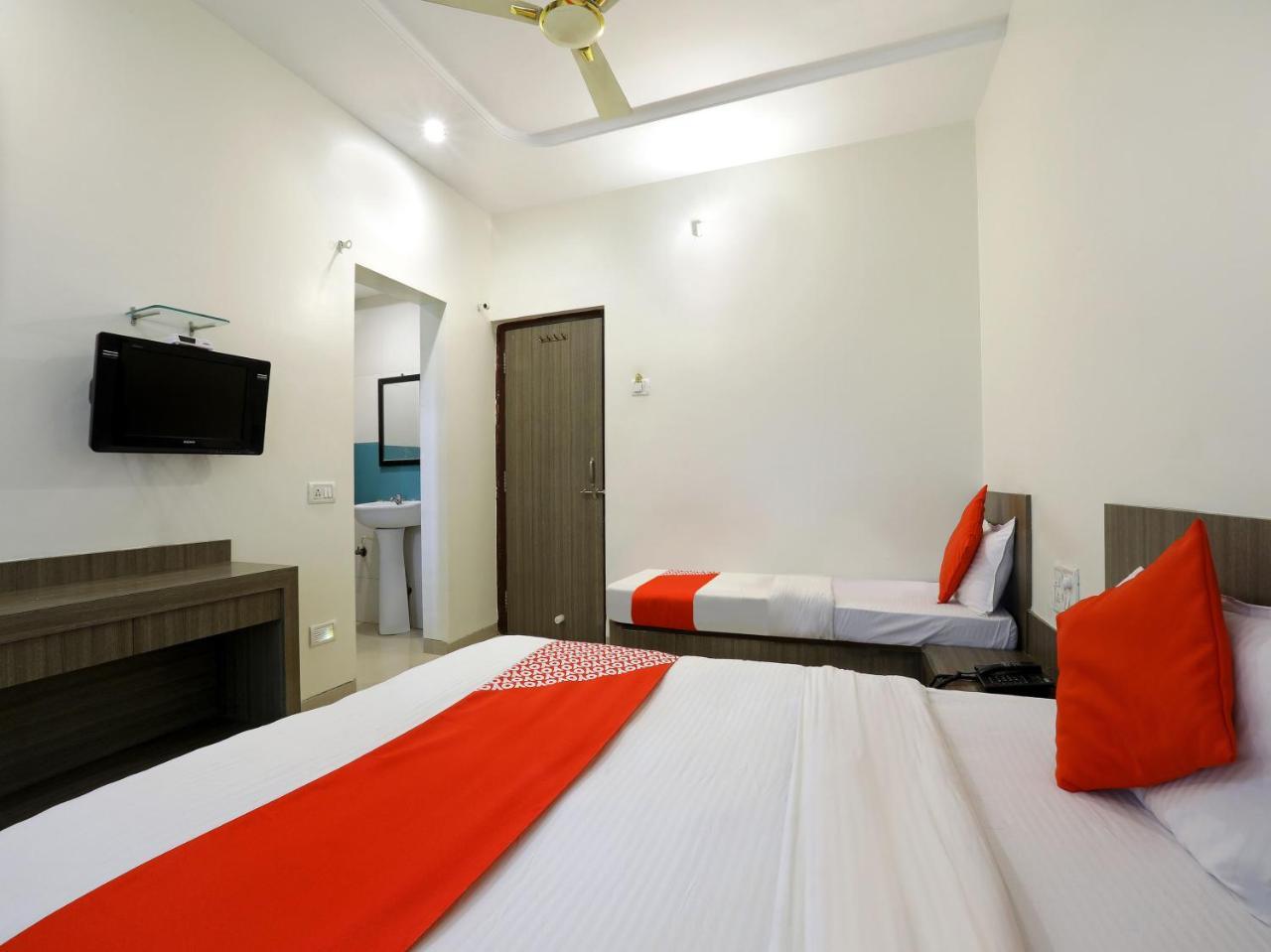 Oyo 4198 Hotel Shri Sai Murli Ширди Екстериор снимка