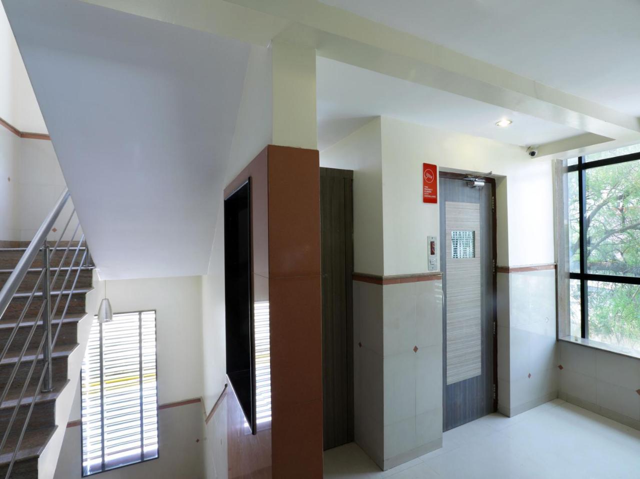 Oyo 4198 Hotel Shri Sai Murli Ширди Екстериор снимка