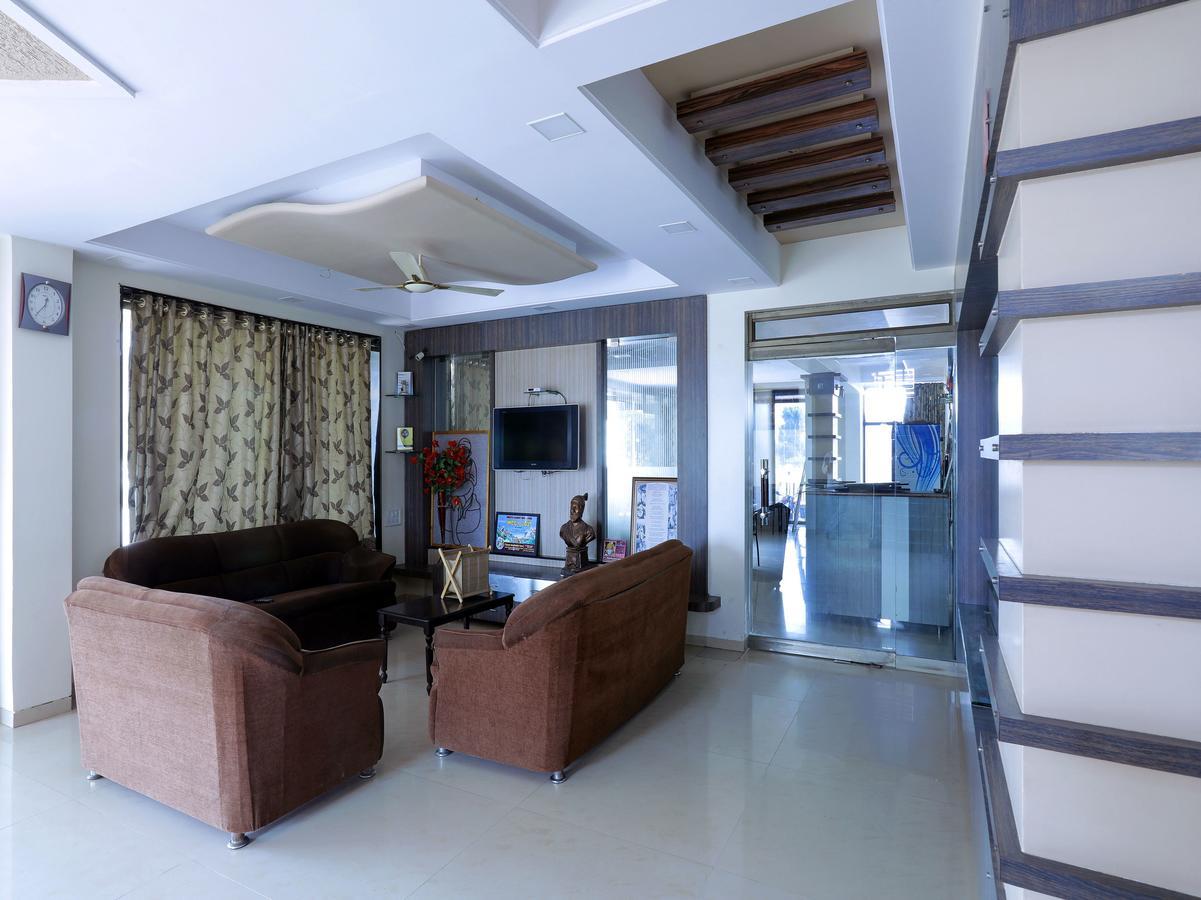 Oyo 4198 Hotel Shri Sai Murli Ширди Екстериор снимка